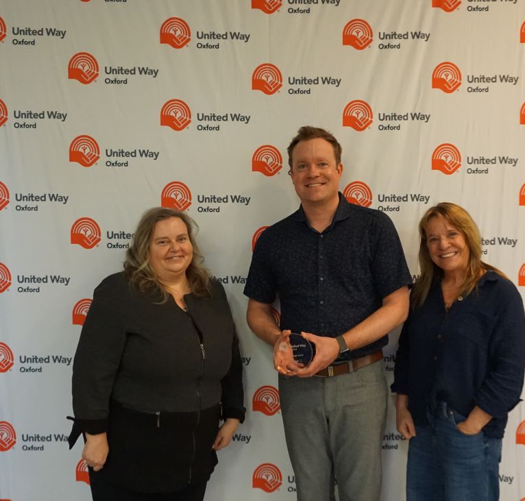 Employee from Enbridge Gas accepting his award