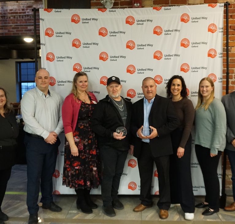 Group of employees from GM CAMI and Unifor Local 88 accepting their award